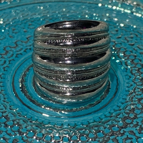 Silver Ring - Picture 4 of 12